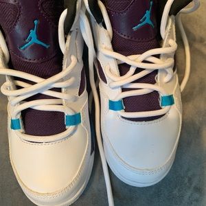 🌷Boys Jordan Sneakers- Size 13C🌷